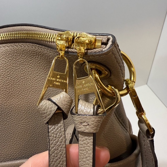 Louis Vuitton Empreinte Maida Hobo Tourterelle - Picture 8 of 16